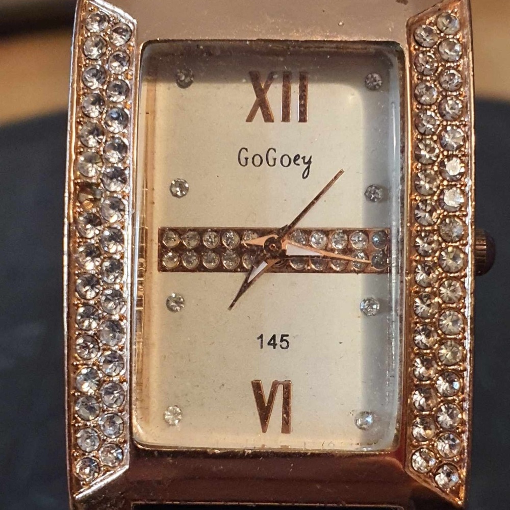 🦋10/$20🦋 GoGoey Goldtone/Tan Rhinestone Leather Women's Watch